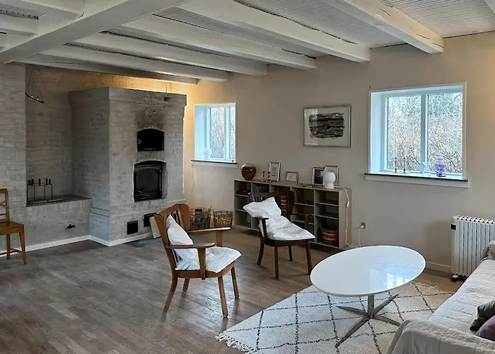 2 Bedroom Stunning In *