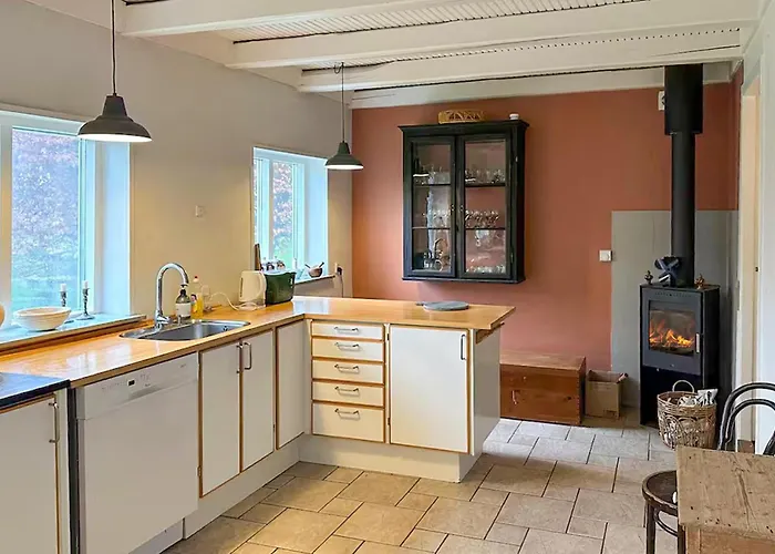 2 Bedroom Stunning In *