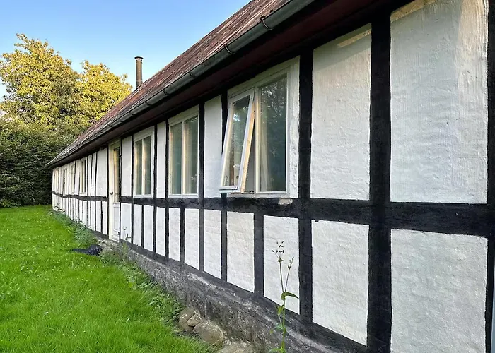 2 Bedroom Stunning In * Glamsbjerg