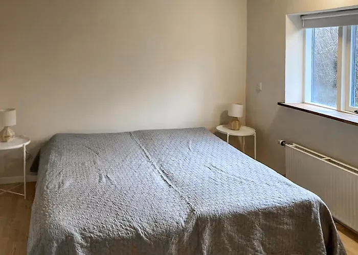 2 Bedroom Stunning In *